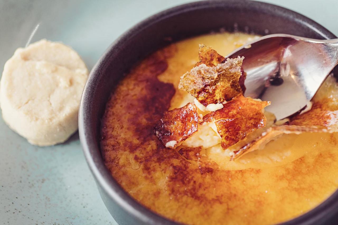 Longlands Inn & Cottages Carnforth Exteriér fotografie Croutons in a soup