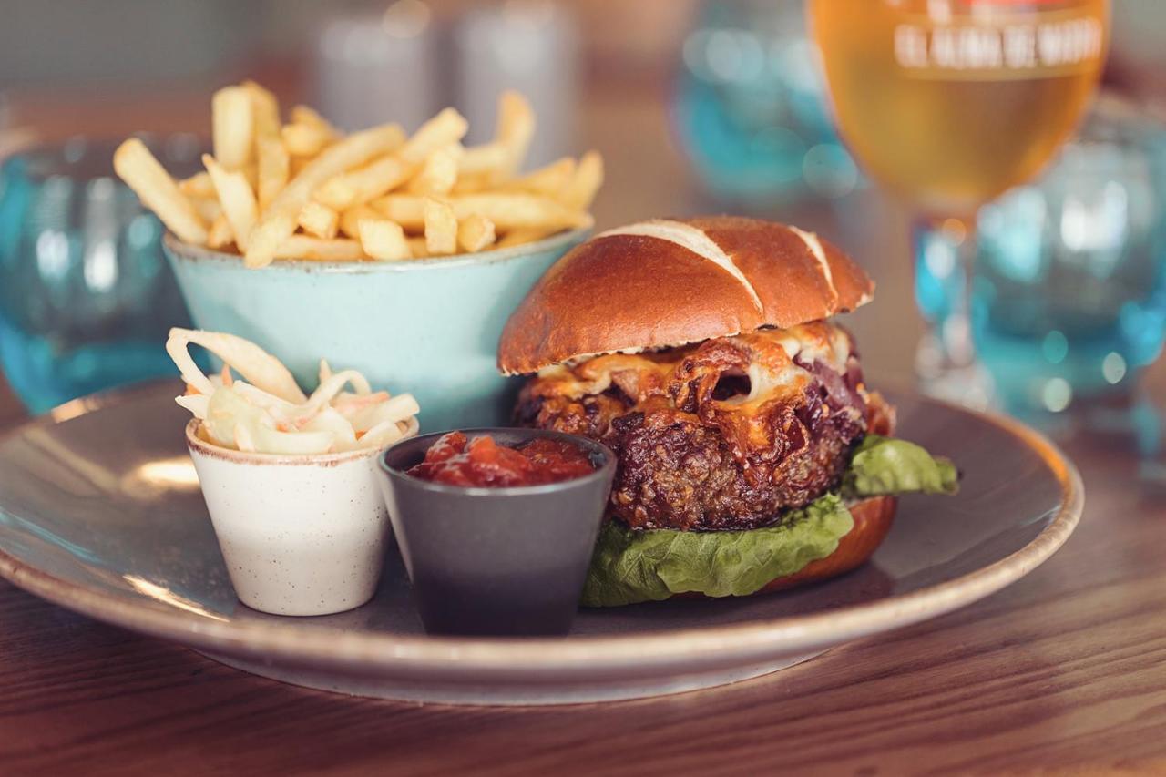 Longlands Inn & Cottages Carnforth Exteriér fotografie A burger at the restaurant
