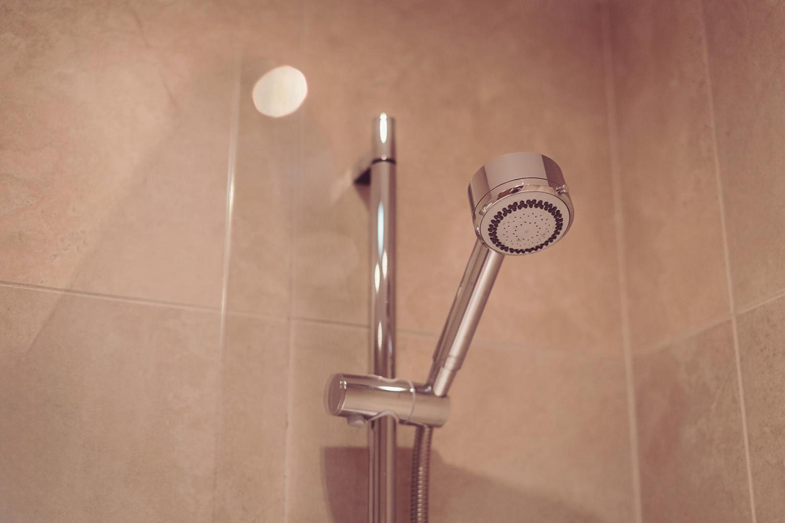 Longlands Inn & Cottages Carnforth Exteriér fotografie A shower head