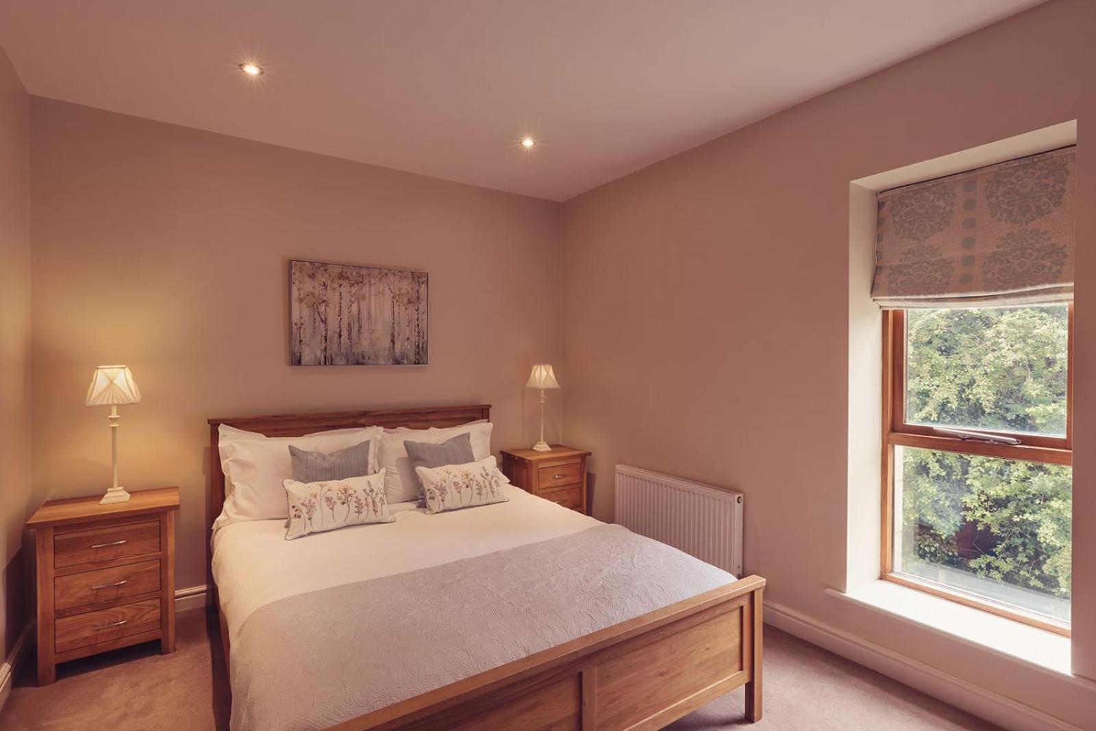 Longlands Inn & Cottages Carnforth Exteriér fotografie A bedroom at the Old Vicarage