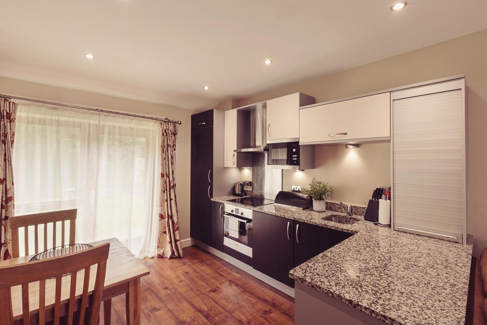 Longlands Inn & Cottages Carnforth Exteriér fotografie A modern kitchen