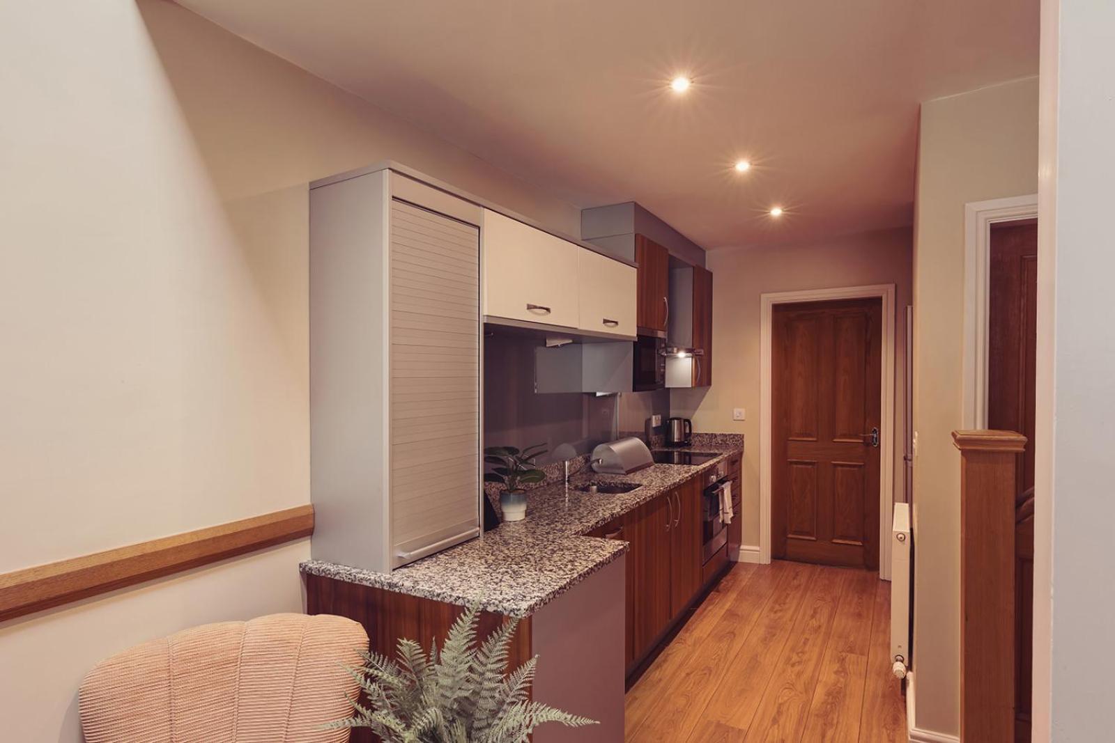 Longlands Inn & Cottages Carnforth Exteriér fotografie A typical studio apartment